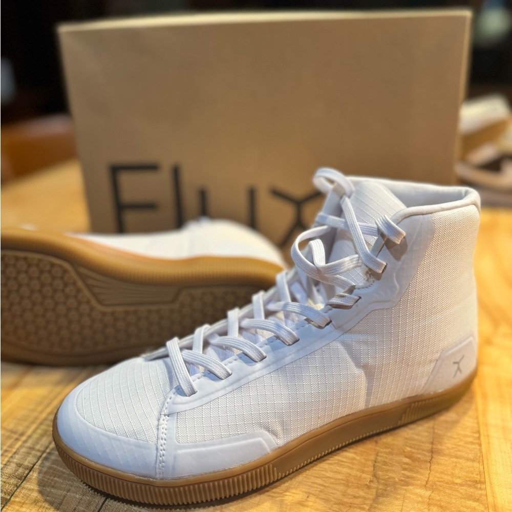 Flux Footwear high top adapt trainer 8M/9W (color-white gum).